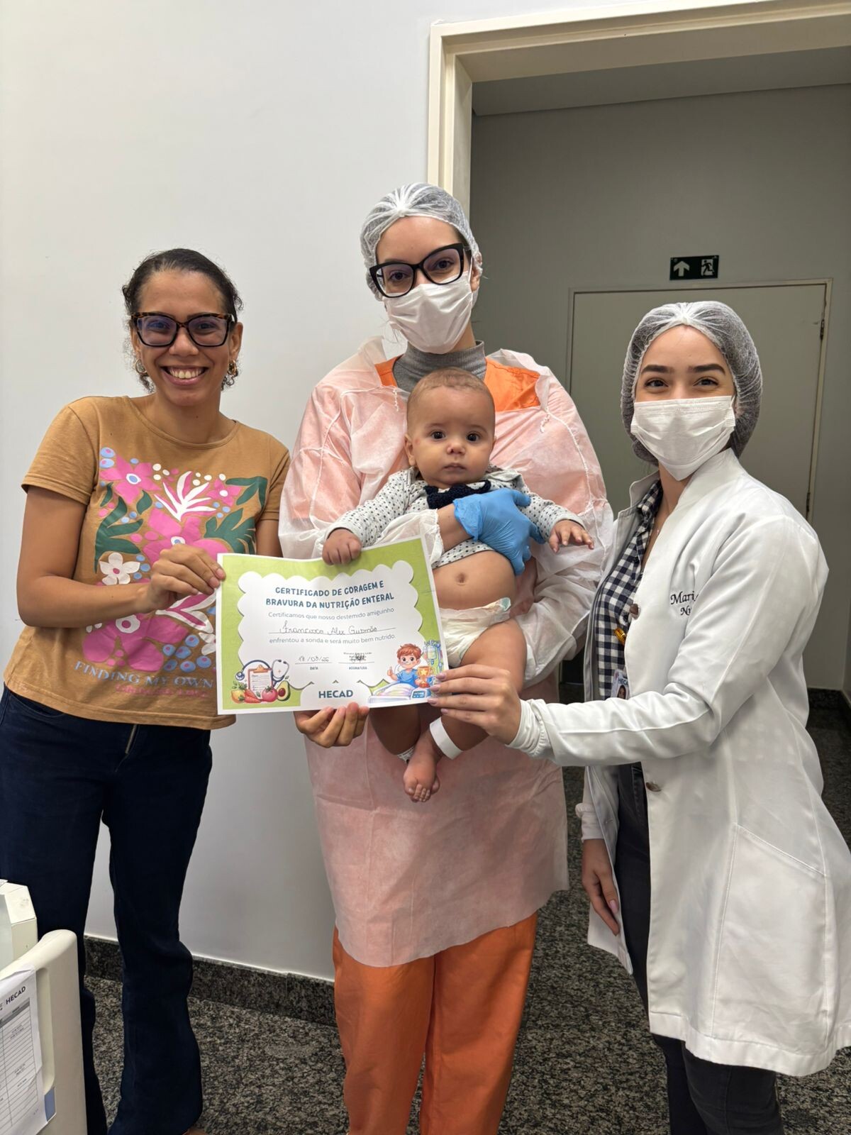 hecad-celebra-alta-de-nutricao-enteral-com-entrega-de-certificado-simbolico-a-paciente